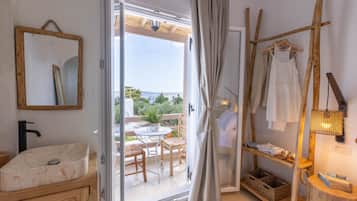 Standard-Doppelzimmer, 1 Schlafzimmer, eingeschrÀnkter Meerblick | Terrasse/Patio