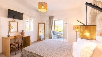 Standard Studio, Hill View | Soundproofing, free WiFi, bed sheets