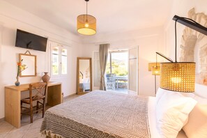 Standard Studio, Hill View | Soundproofing, free WiFi, bed sheets - ACOYA RESIDENCES (Paros)