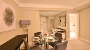 Apartment, 2 Queen Beds | Dining - Charming 2-bed Apartment in London (London)