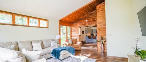 Smart TV, fireplace, ping pong