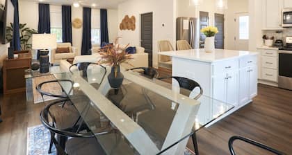Athens Luxury - King Master ~ 3Bdrm Home ~ 1 mile to Downtown ~ Minutes to UGA