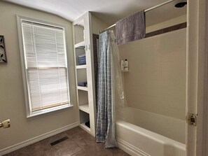 Towels, shampoo, toilet paper - Relaxing Home on the Outskirts! (Independence)