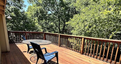 Relaxing Home on the Outskirts!