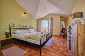 2 chambres, fer et planche à repasser, accès au Wi-Fi (inclus)