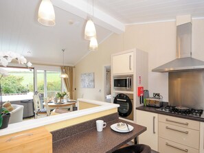 Cottage | Private kitchen | Fridge, dishwasher, electric kettle, toaster