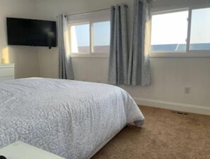 3 habitaciones, escritorio, tabla de planchar con plancha y wifi