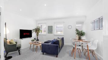 Basic Apartment | Living area