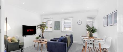 Basic Apartment | Living area