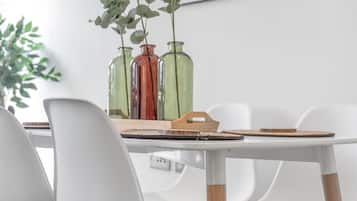 Basic Apartment | In-room dining