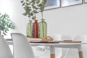Basic Apartment | In-room dining - St. Mary's Retreat (Huntingdon)