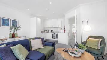 Basic Apartment | Living area