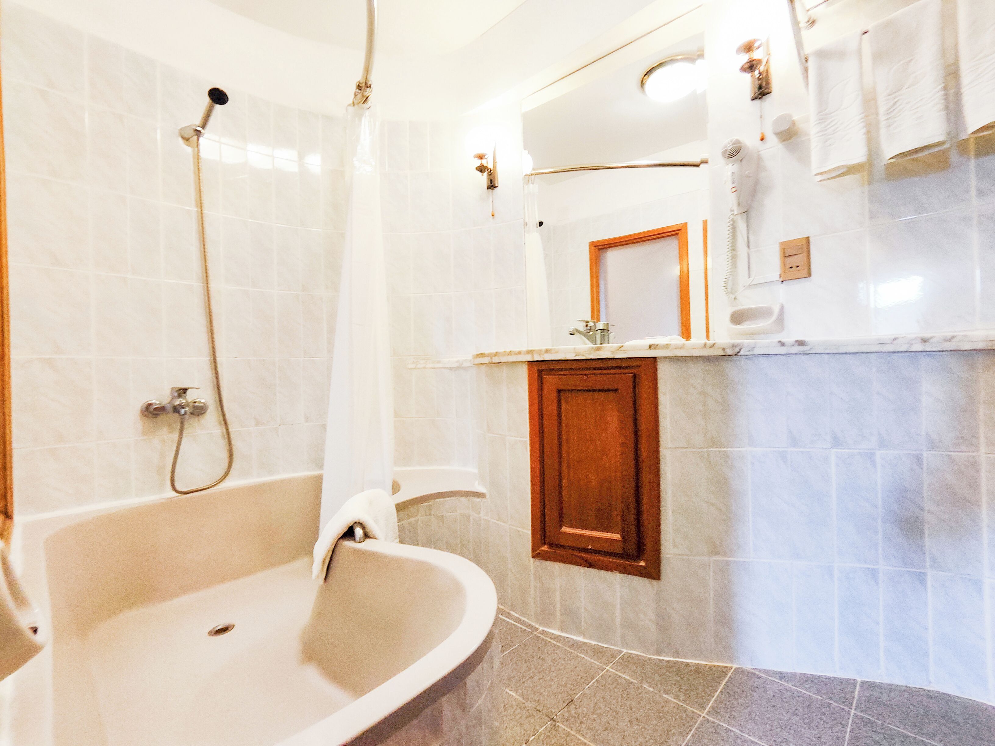 Basic Triple Room | Bathroom | Free toiletries, hair dryer, towels, soap