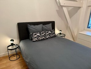 2 bedrooms, iron/ironing board, travel cot, WiFi