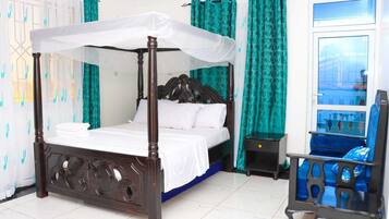 4 habitaciones, tabla de planchar con plancha, wifi y ropa de cama