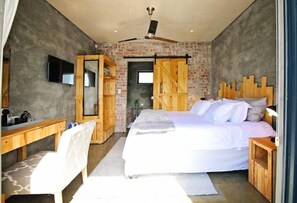 3 bedrooms, desk, iron/ironing board, WiFi