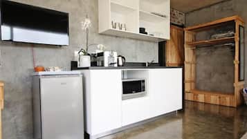 KĂŒhlschrank, Mikrowelle, Ofen, Herdplatte