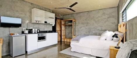 3 Schlafzimmer, Schreibtisch, Bügeleisen/Bügelbrett, WLAN