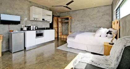 Gorgeous 3 King size apartments with Sea views.
