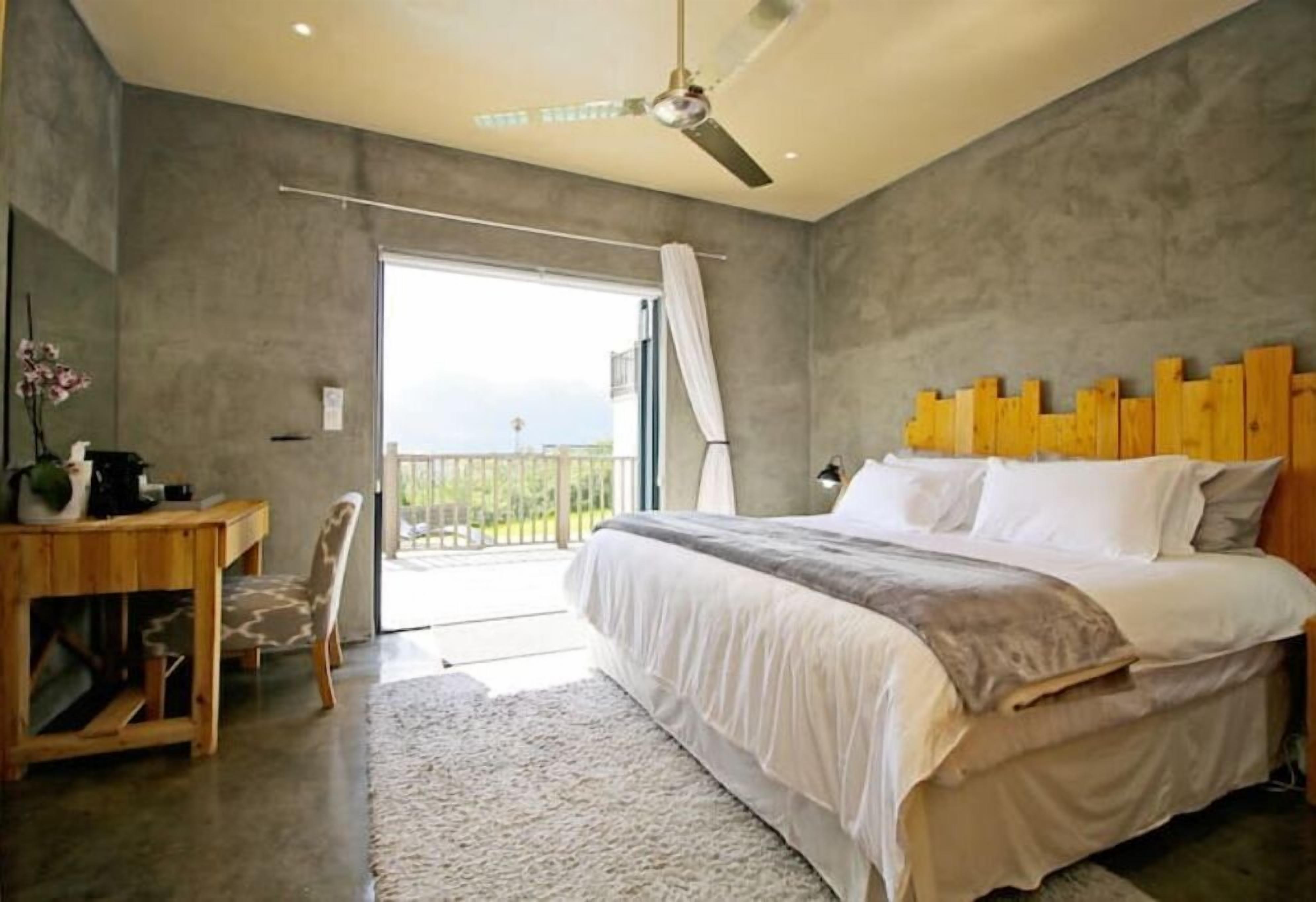 3 bedrooms, desk, iron/ironing board, WiFi