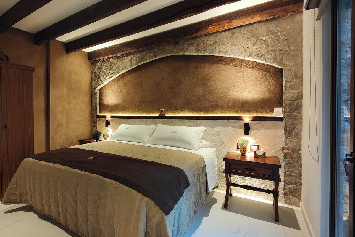 Classic Room | Blackout curtains, free WiFi, bed sheets