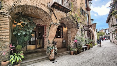 Front of property. La Bella Toscana Centro