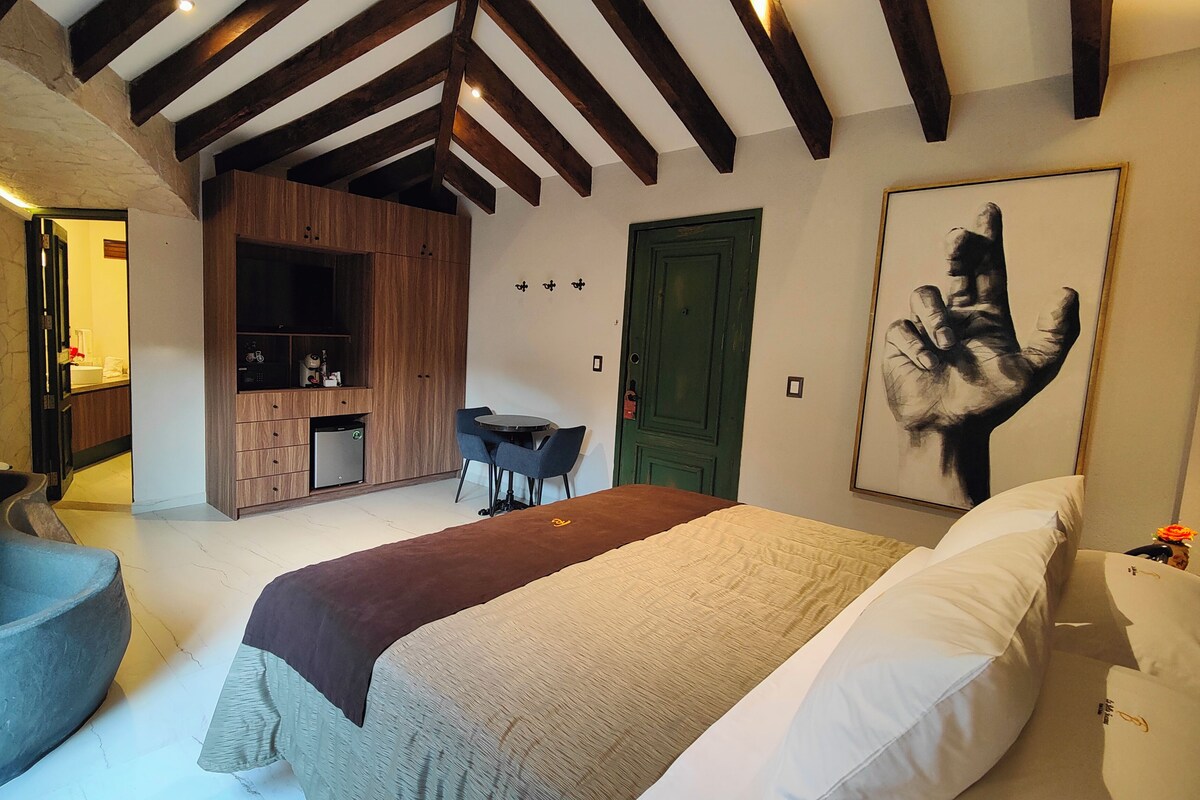 Deluxe Studio Suite | Blackout curtains, free WiFi, bed sheets