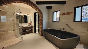 Design Studio Suite, 1 King Bed, Balcony, Resort View | Bathroom | Hair dryer, towels, soap, shampoo