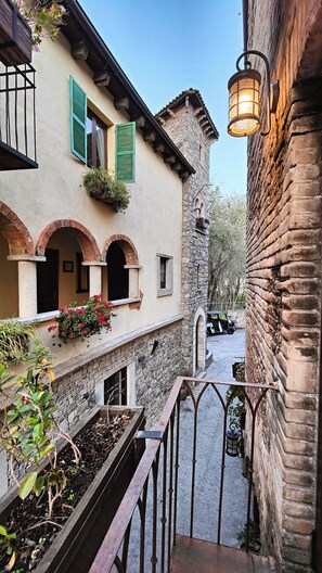 Elite Studio Suite, 1 King Bed, Balcony, Resort View | Terrace/patio