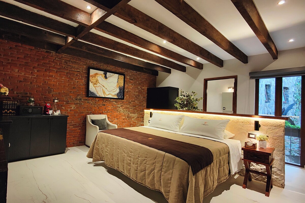 Classic Room, Fireplace | Blackout curtains, free WiFi, bed sheets