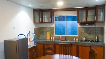 Luxury Double or Twin Room | Private kitchen