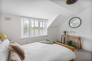 2 soverom, skrivebord, strykejern/-brett og wi-fi