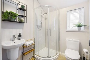 Shower, hair dryer, towels