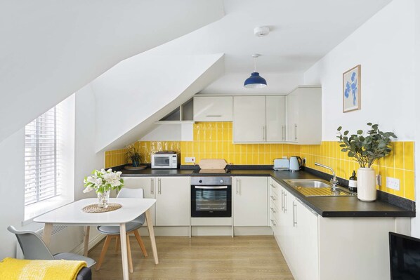 Fridge, microwave, oven, stovetop