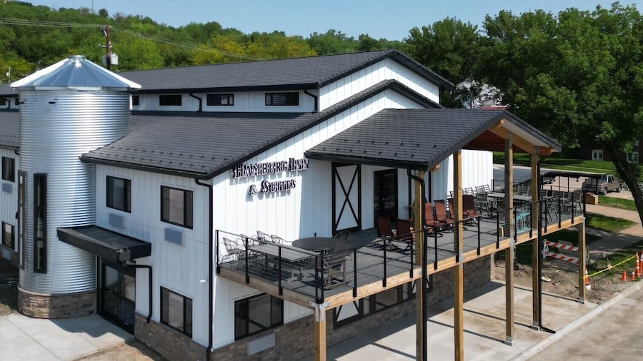 Hamburg Inn & Suites