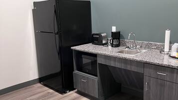 Room | Private kitchen | Coffee/tea maker, eco-friendly cleaning products