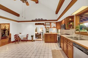 Fridge, microwave, oven, stovetop - Beautiful Large Home in Private Woods with Hot Tub (Oxford)