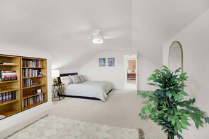 Desk, iron/ironing board, travel cot, free WiFi - Beautiful Large Home in Private Woods with Hot Tub (Oxford)