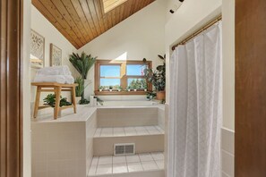 Interior - Beautiful Large Home in Private Woods with Hot Tub (Oxford)