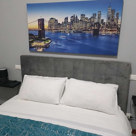 Ropa de cama de alta calidad, minibar y escritorio