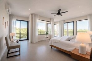 4 室のベッドルーム、セーフティボックス (室内)、デスク、アイロン / アイロン台