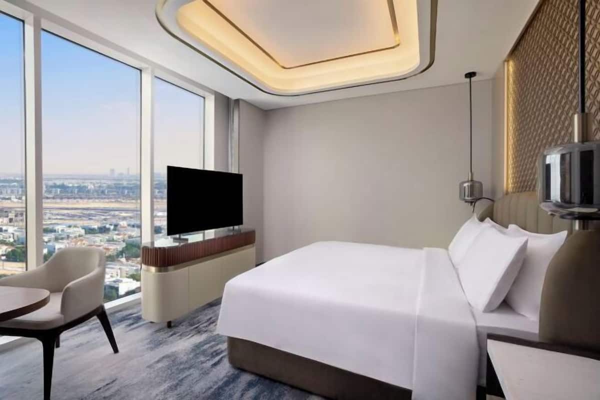 1 bedroom, premium bedding, down duvets, minibar