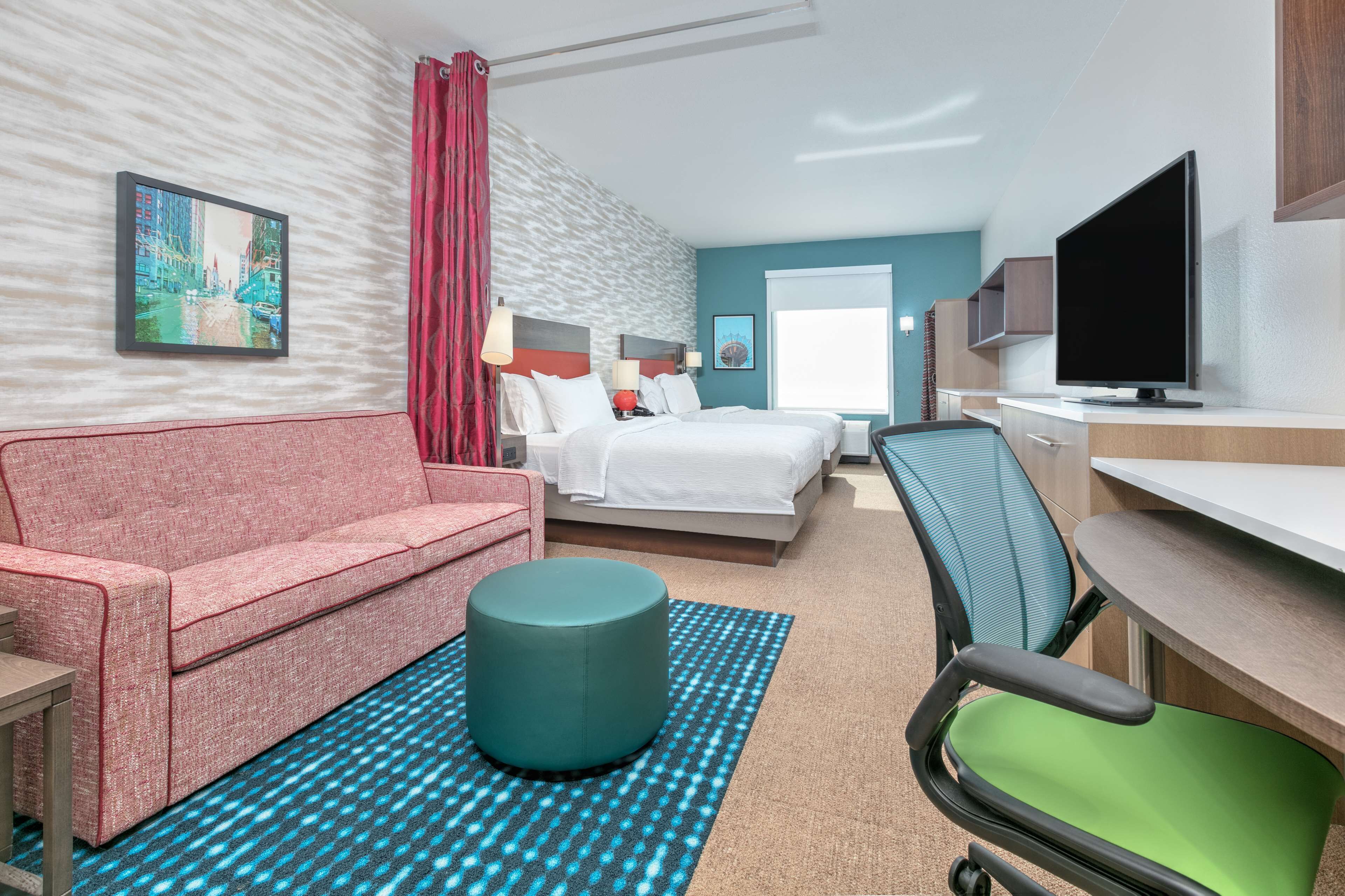 studio suite, 2 queen beds | living area