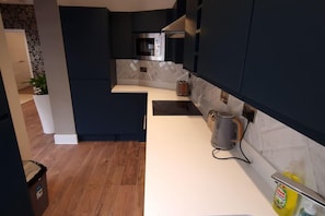 Apartment, 1 Queen Bed | Private kitchen | Fridge, microwave, oven, stovetop - Stunning 1double Bed Apartment in London (London)