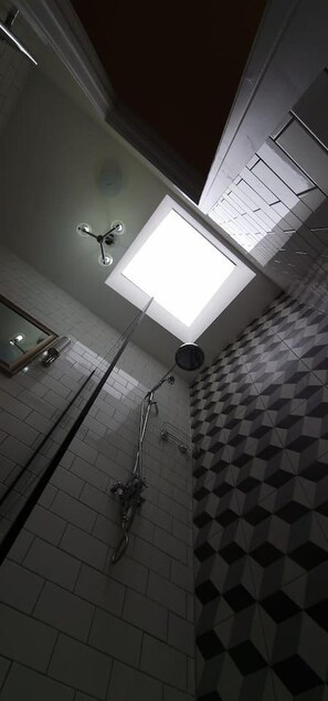 Apartment, 1 Queen Bed | Bathroom - Stunning 1double Bed Apartment in London (London)