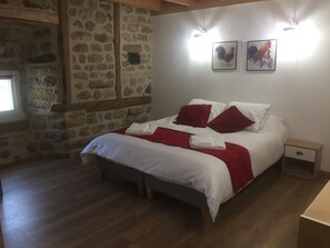 3 chambres, lit parapluie, Wi-Fi gratuit, draps fournis