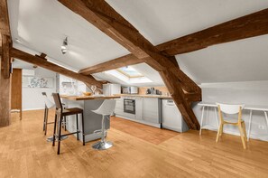 Kühlschrank, Mikrowelle, Ofen, Geschirrspüler