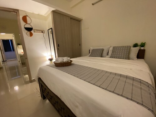 Cozy & Premium 1 BHK Homestay  Near DLF & L&T<br>