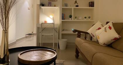 Cozy & Premium 1 BHK Homestay Near DLF & L&T<br>