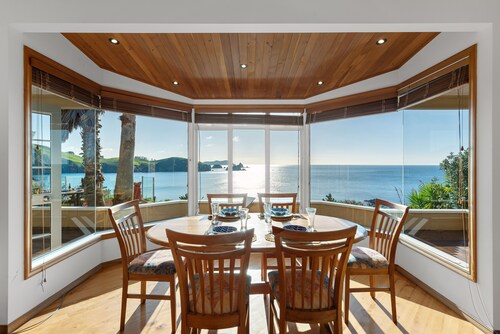 Seascape Point - Mahinepua Bay Clifftop Retreat